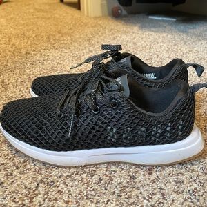 NoBull mesh runners, like new.